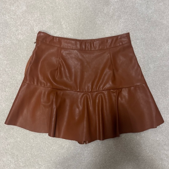DO+BE NWT Brown Faux Leather Skirt/Skort with Ruffle Hem size medium - Picture 5 of 8
